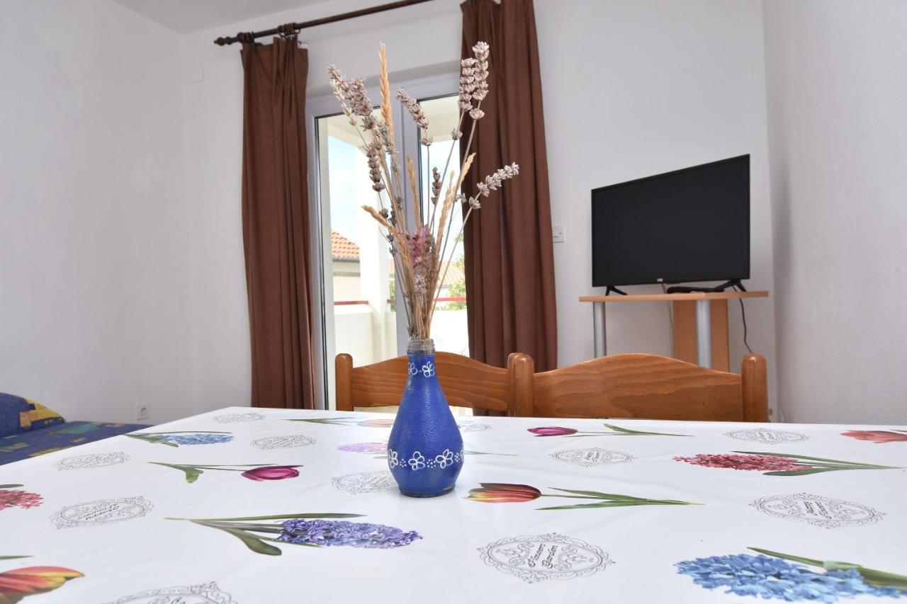 Apartments And Room Kiko Primosten Exterior photo