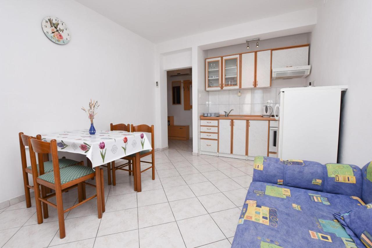 Apartments And Room Kiko Primosten Exterior photo