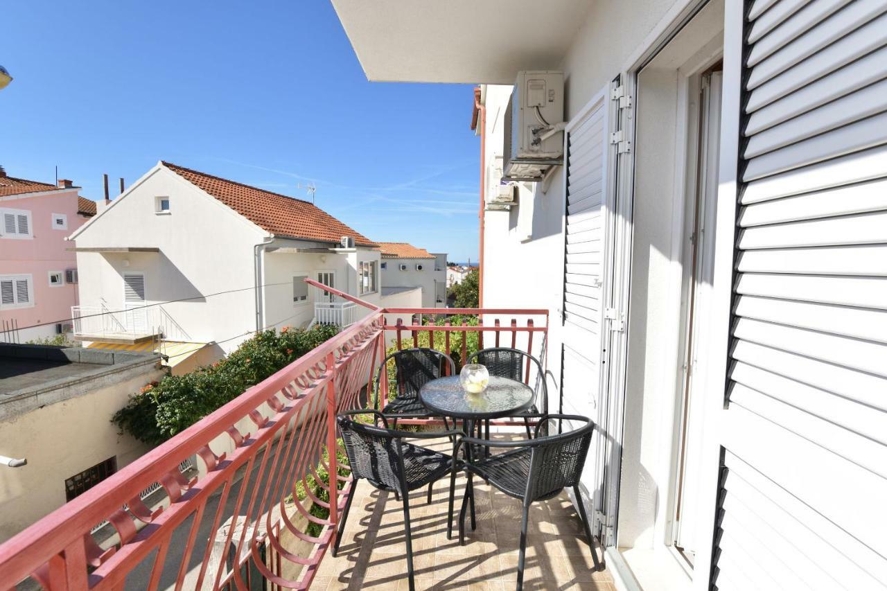 Apartments And Room Kiko Primosten Exterior photo