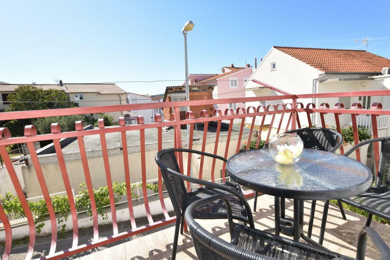 Apartments And Room Kiko Primosten Exterior photo