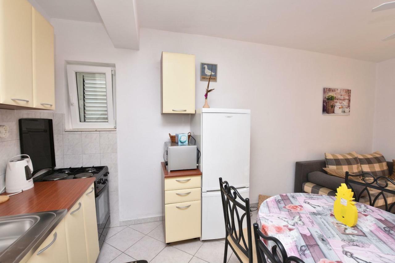 Apartments And Room Kiko Primosten Exterior photo