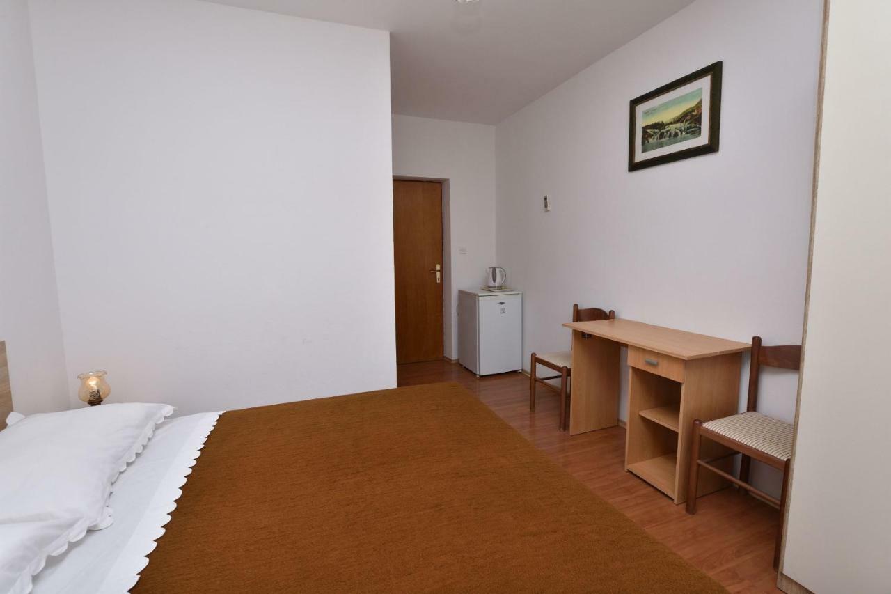 Apartments And Room Kiko Primosten Exterior photo
