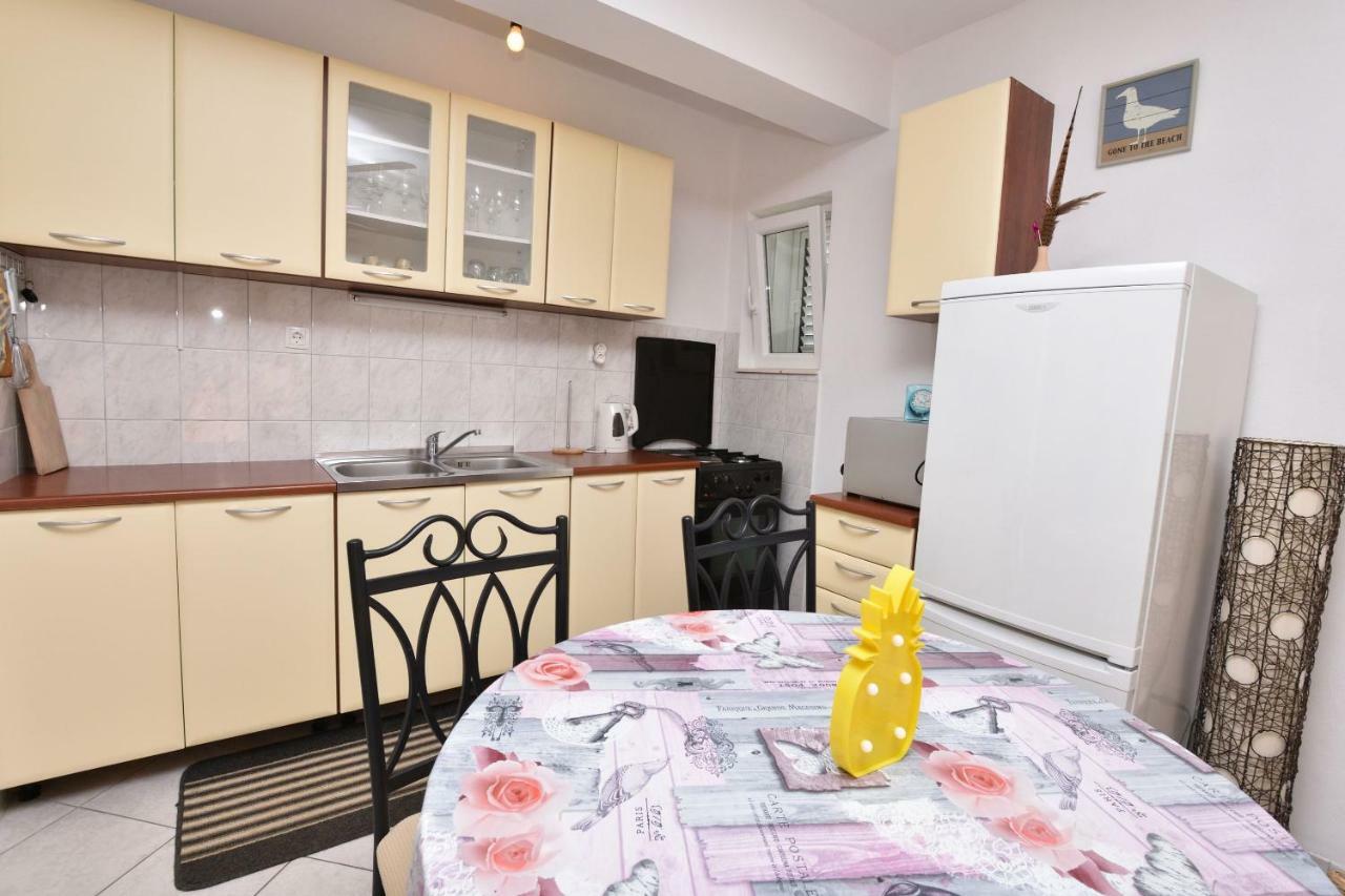 Apartments And Room Kiko Primosten Exterior photo