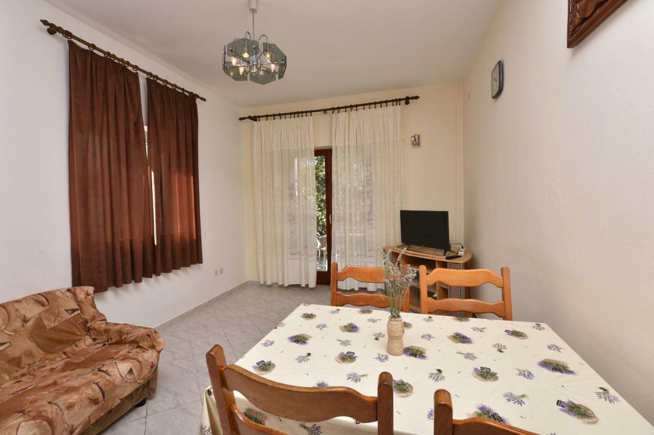 Apartments And Room Kiko Primosten Exterior photo