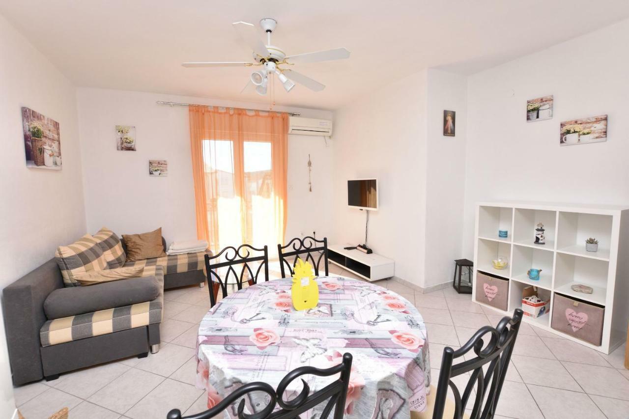 Apartments And Room Kiko Primosten Exterior photo