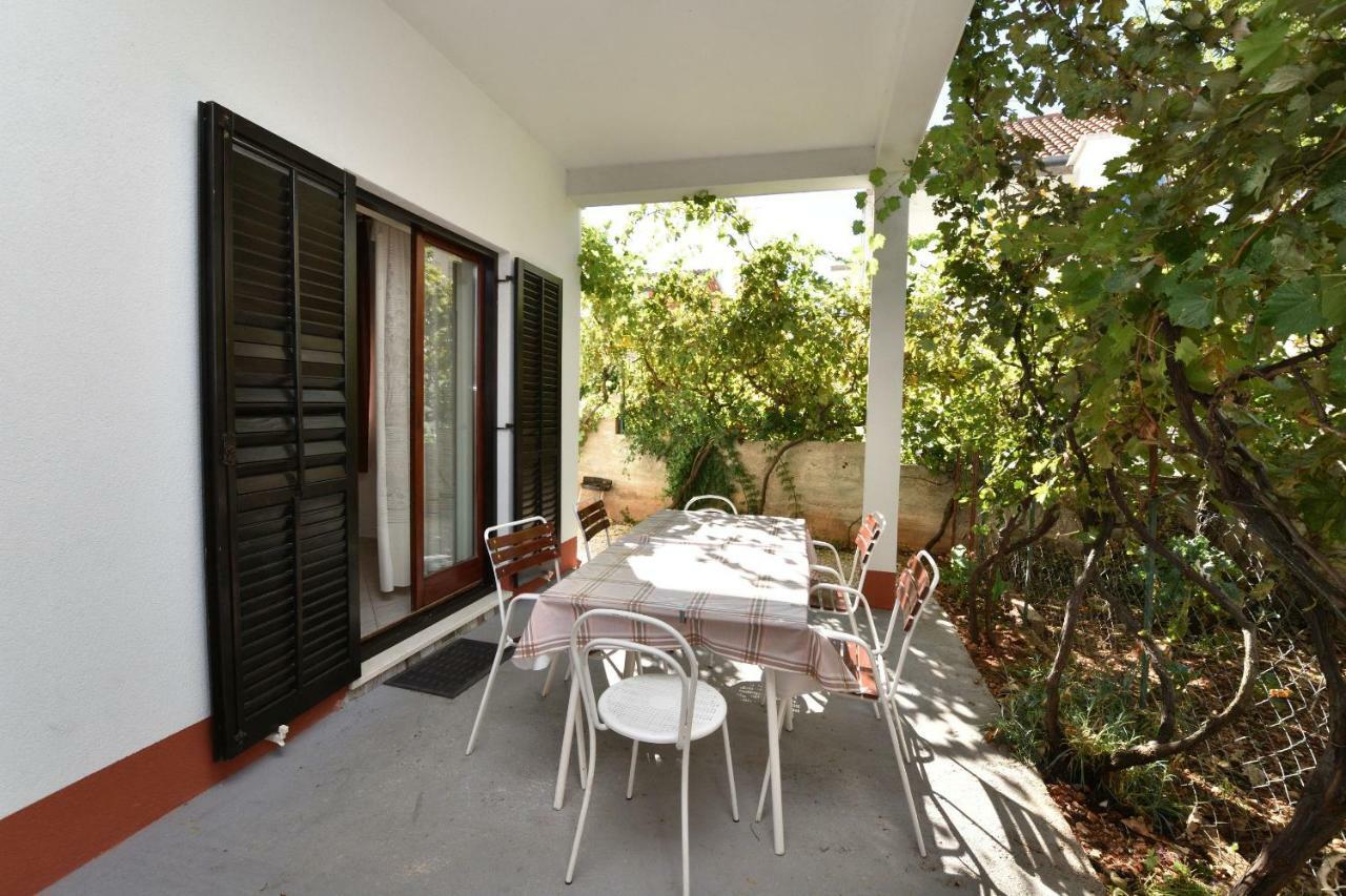 Apartments And Room Kiko Primosten Exterior photo