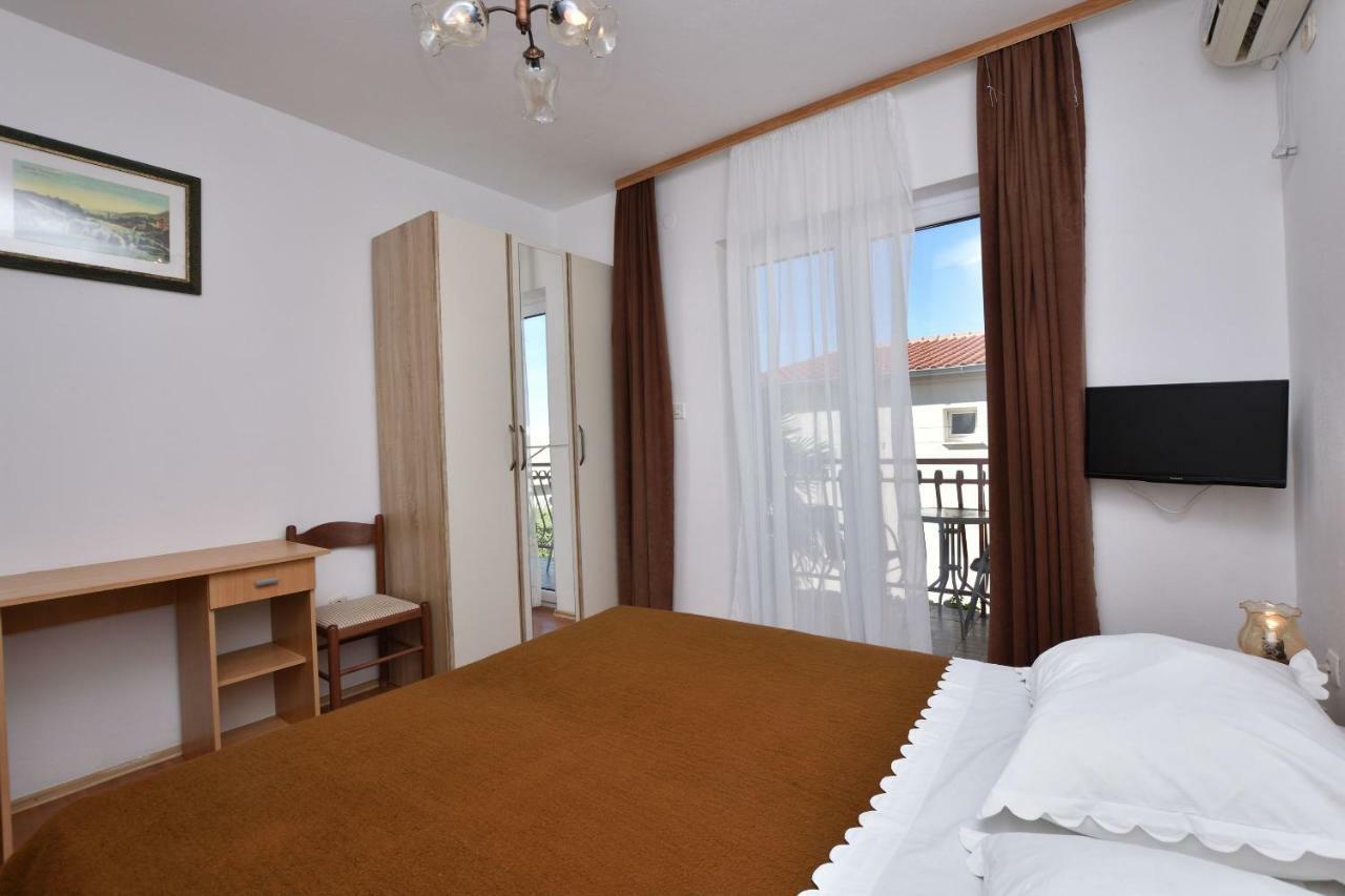 Apartments And Room Kiko Primosten Exterior photo
